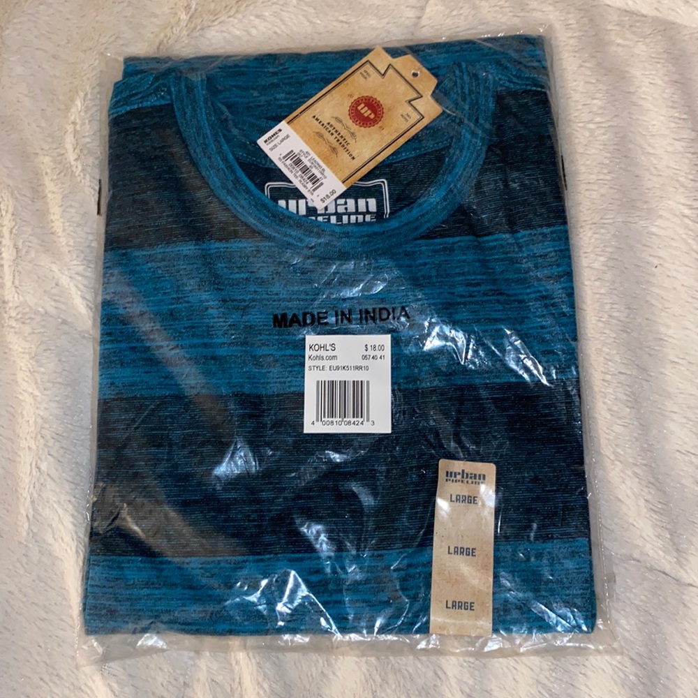 🏷 NWT. Boys Large Urban Pipeline Tee